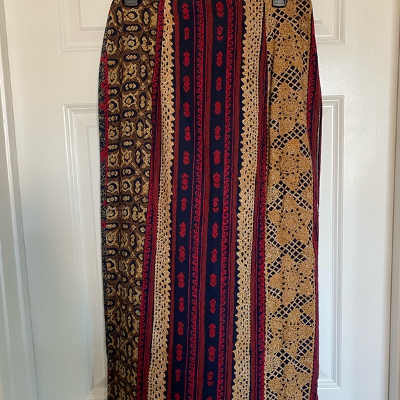 Patterned Wrap Skirt - Picture 2 of 4